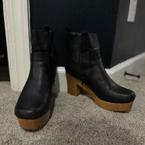 Universal Thread Black Leather Boots with Brown Heel